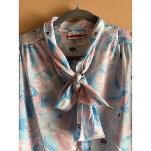 Ms Bond Vintage Floral Tie Neck Blouse Size 38 XL Pink Blue Short Sleeve USA